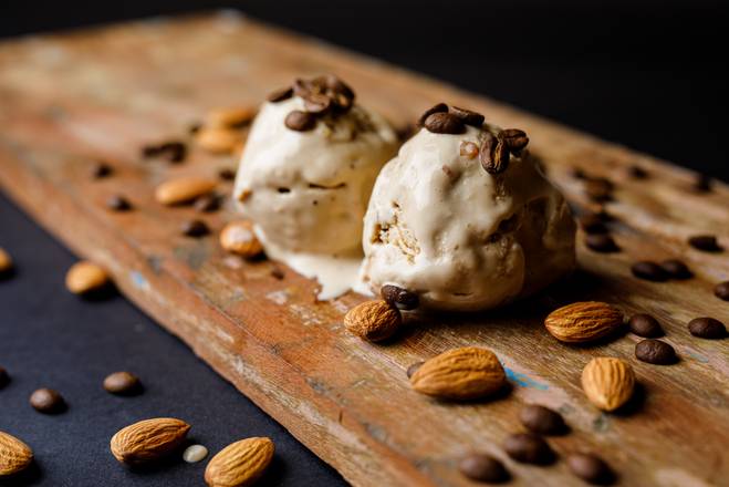 Coffee with Roasted Almonds